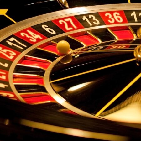 The 5 Hottest Live Casino Dealers Online: A Steamy Listicle for Casino Aficionados